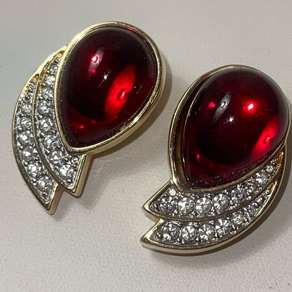 S.A.L Clip On Earrings - Picture 1 of 3